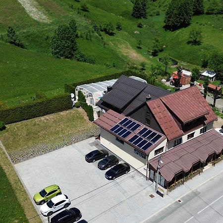 Pansion Bijela Ruza - A La Carte Ravna Gora Exterior photo