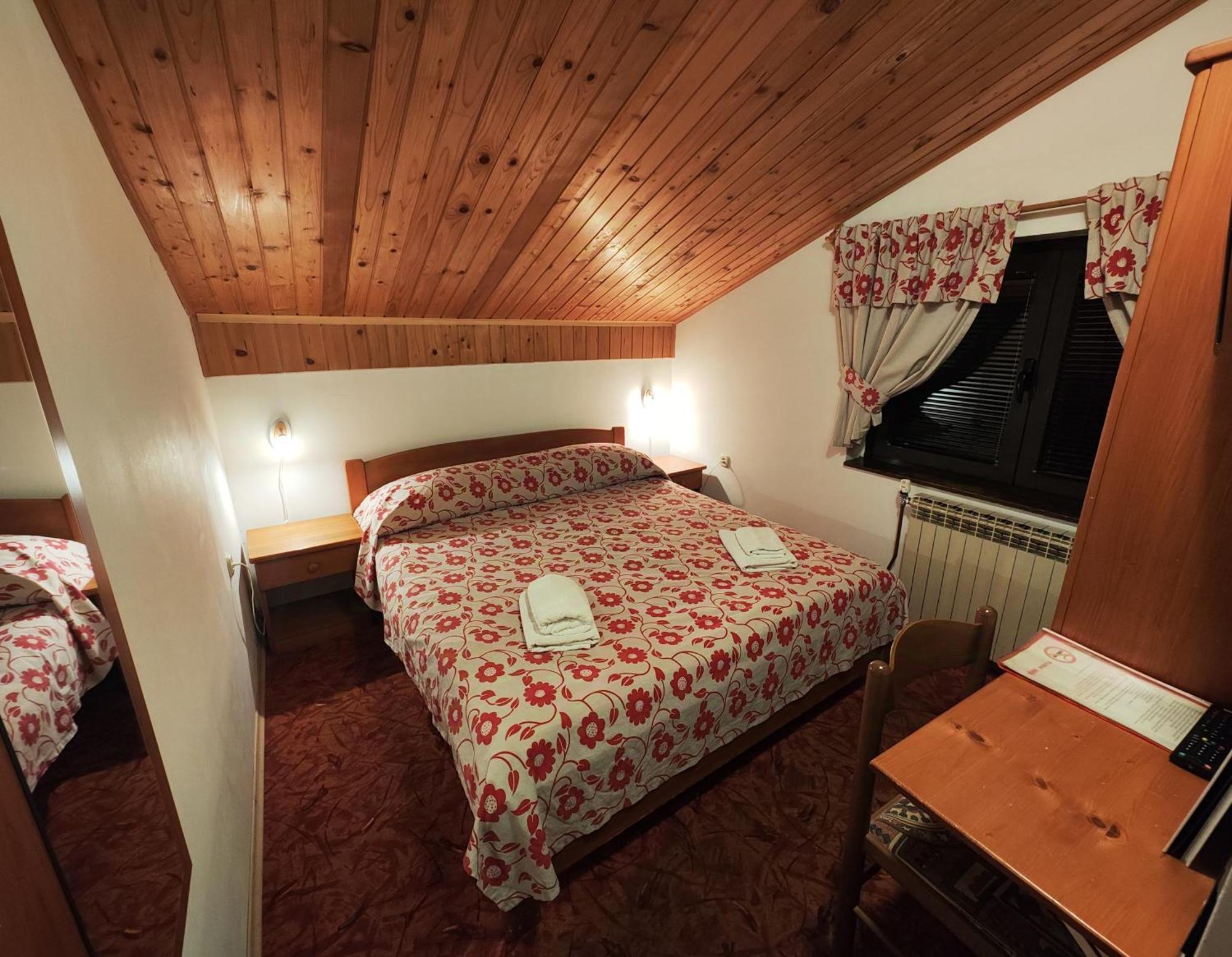 Pansion Bijela Ruza - A La Carte Ravna Gora Room photo