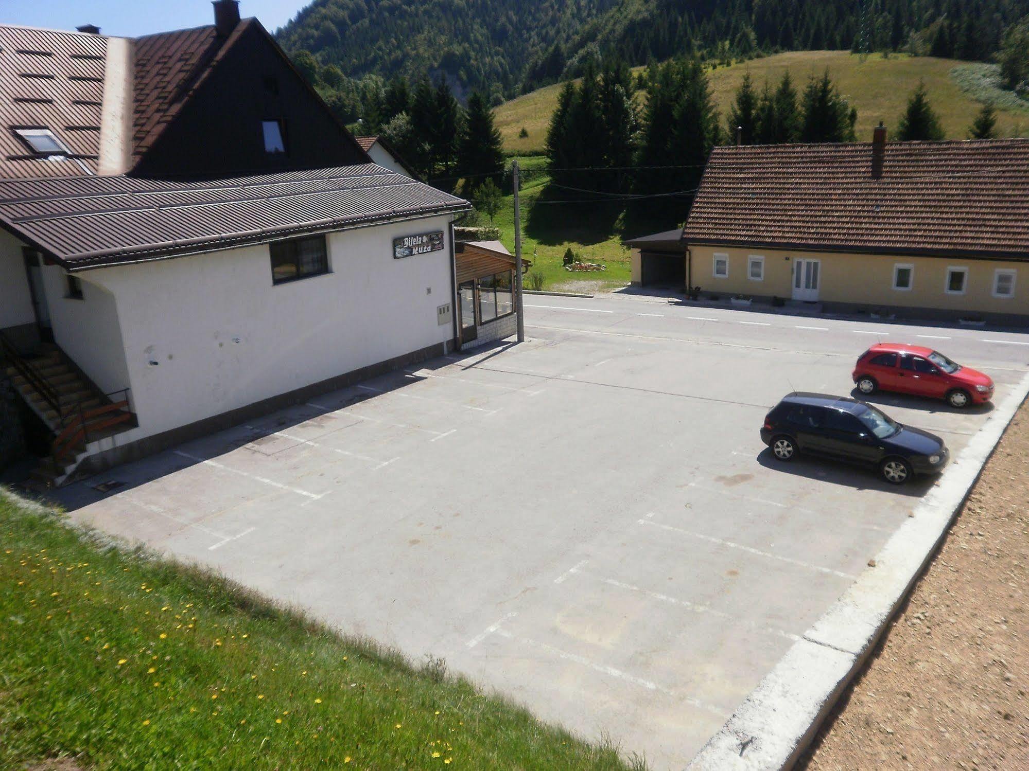Pansion Bijela Ruza - A La Carte Ravna Gora Exterior photo